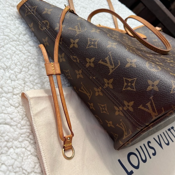 Authentic Louis Vuitton Neverfull MM. - Picture 9 of 14